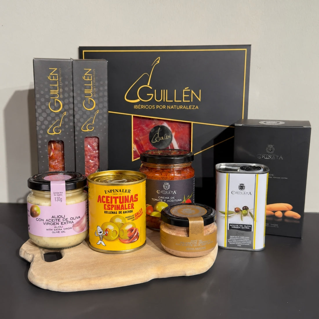 Spanisches Tapas Geschenkset mit handgeschnittenem Jamón Ibérico &amp; Spezialitäten