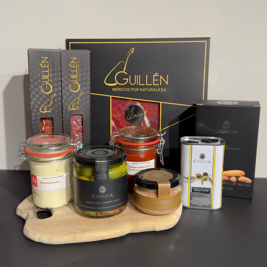 Spanisches Tapas Geschenkset mit handgeschnittenem Jamón Ibérico &amp; Spezialitäten